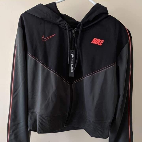 Nike suit - Picture 4 of 8